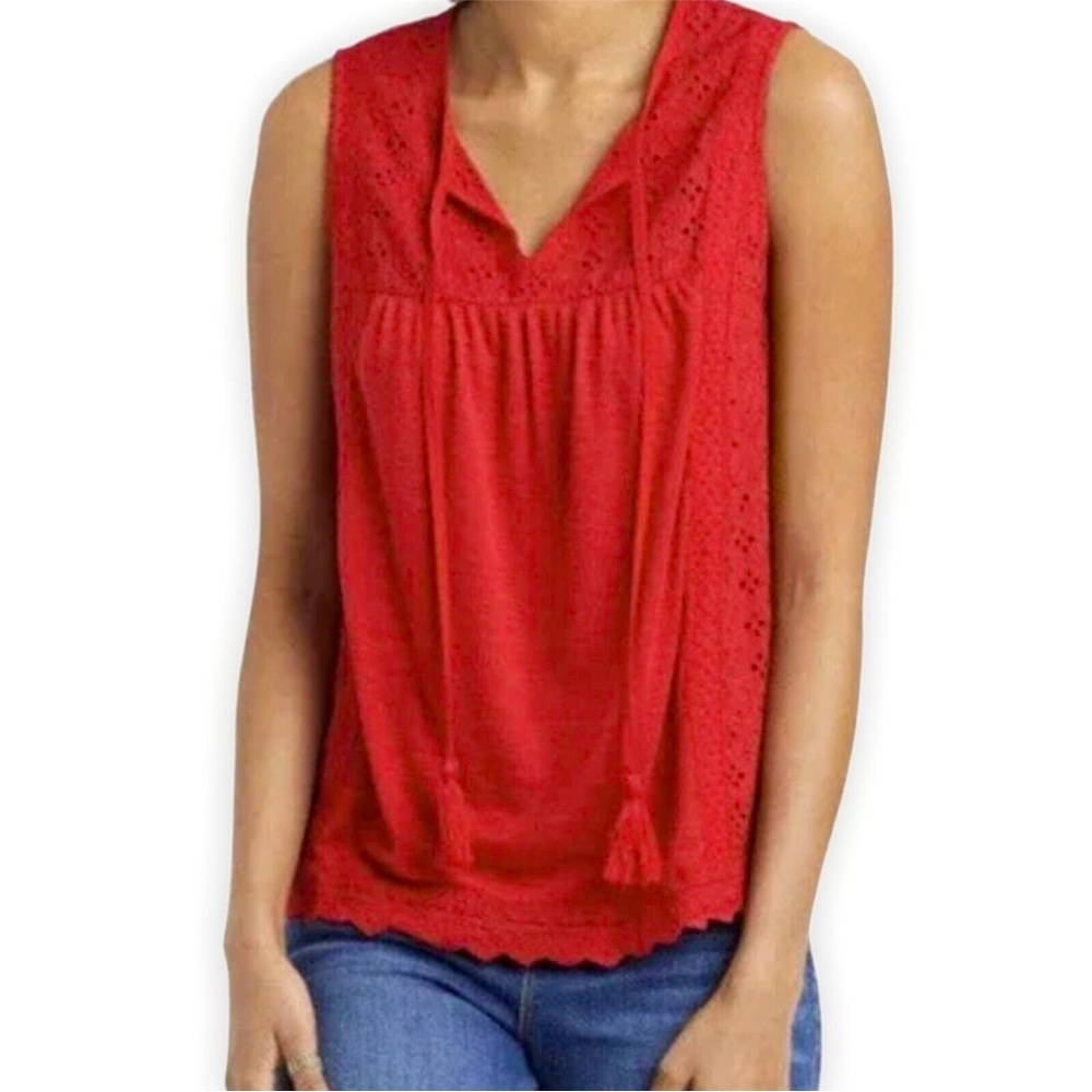 Knox Rose Woman’s Red Sleeveless Eyelet Embroidered V Neck Blouse. Sz M. NWT